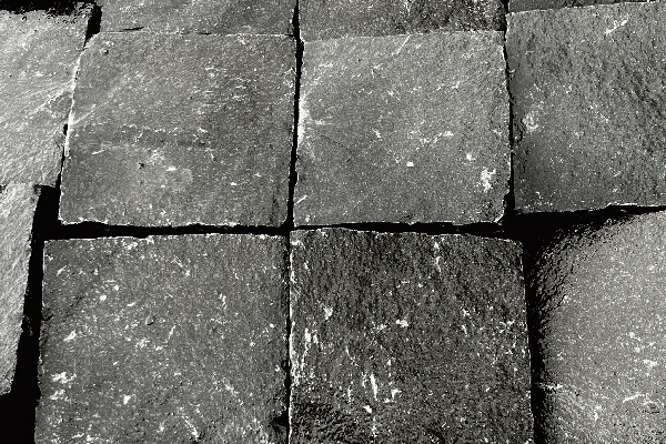 Basalt schwarz Kopfsteinpflaster gespalten Bagira (Vietnam)