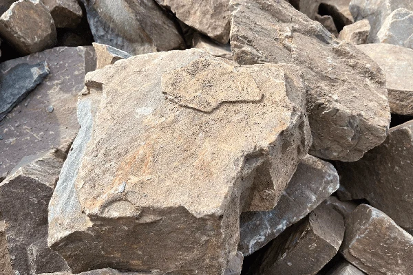 Mauersteine Mosel Grauwacke für Trockenmauerwerk nach DIN 1053