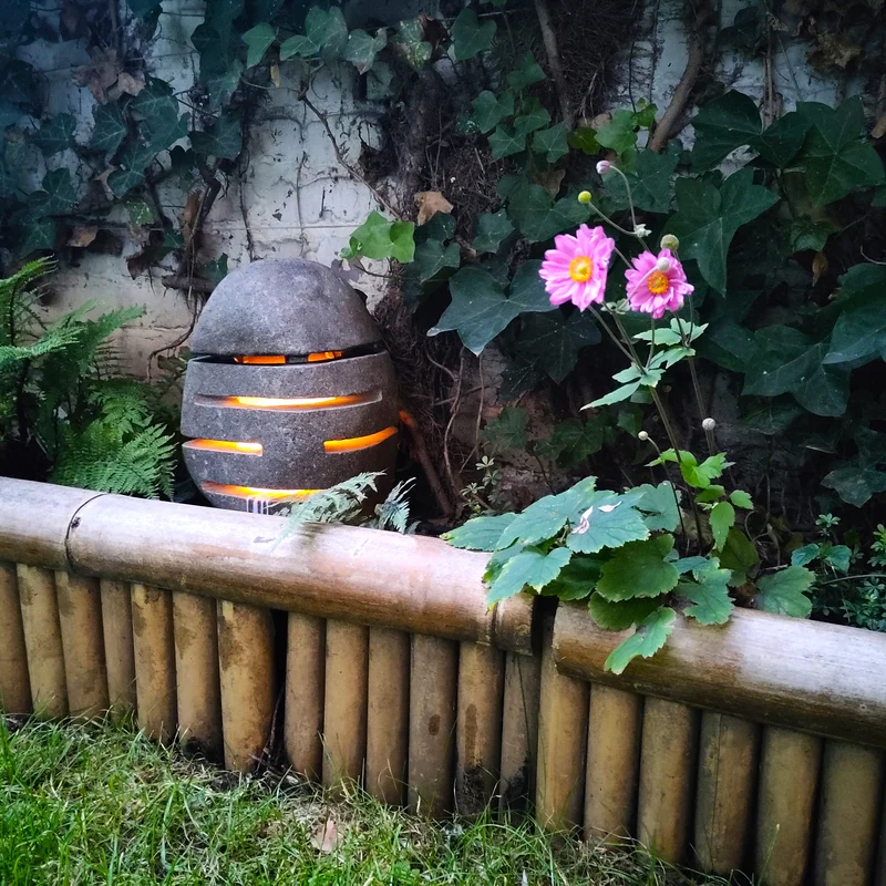 Einzigartige Steinlampen aus Indonesien