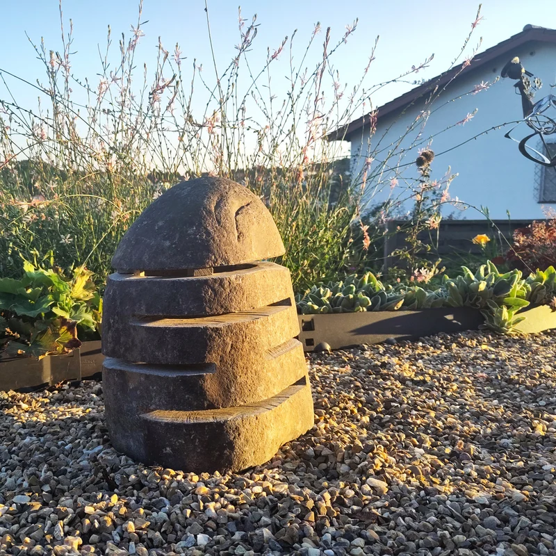 Einzigartige Steinlampen aus Indonesien