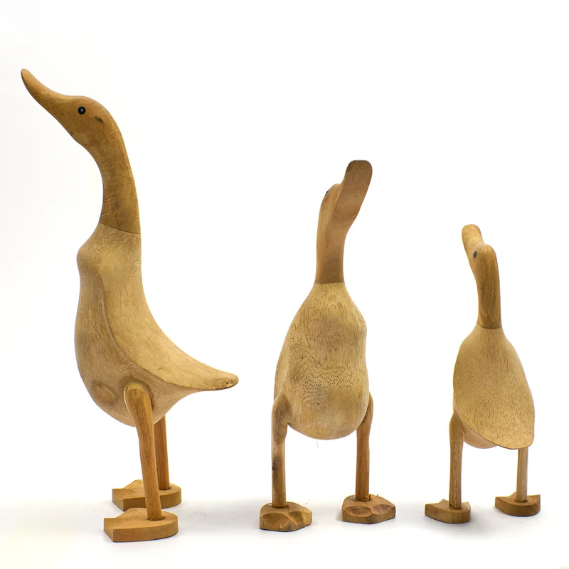 Handgefertigte Enten aus Bambuswurzel