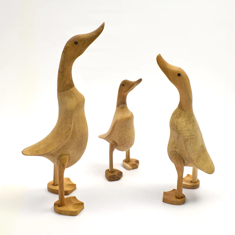 Handgefertigte Enten aus Bambuswurzel