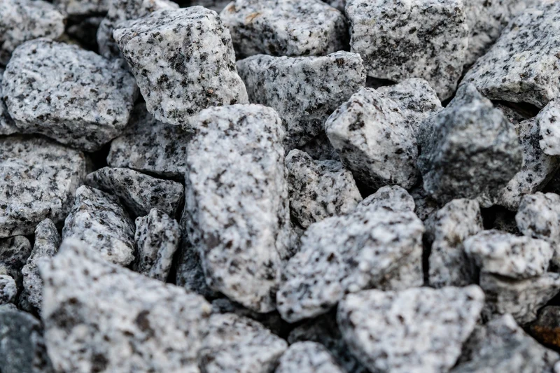 Granit Splitt grau