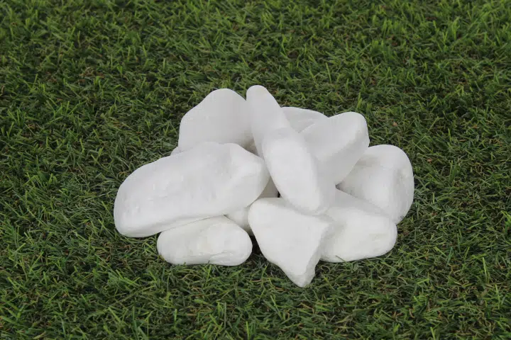 Schneeweiss getrommelt, 25-40 mm
