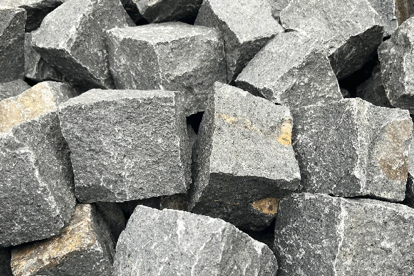 Basalt Kopfsteinpflaster anthrazit 8 x 10 cm