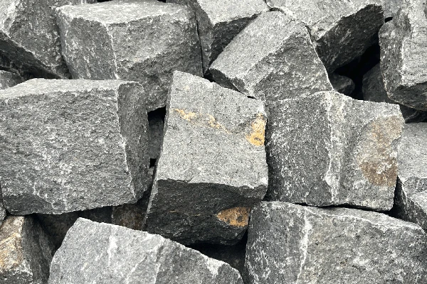 Basalt Kopfsteinpflaster anthrazit 8 x 10 cm