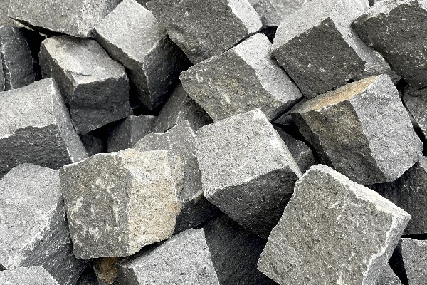 Basalt Kopfsteinpflaster anthrazit 8 x 10 cm
