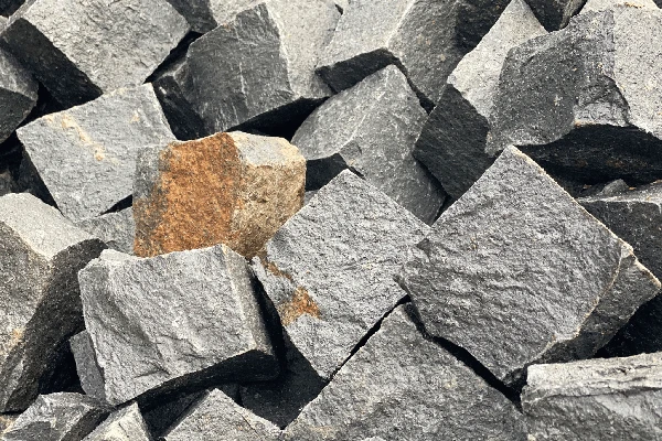 Basalt Kopfsteinpflaster anthrazit 8 x 10 cm