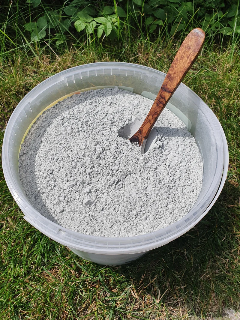 Urgesteinsmehl aus Franken Diabas Mineraldünger Bodenaktivator Staubbad Geflügel